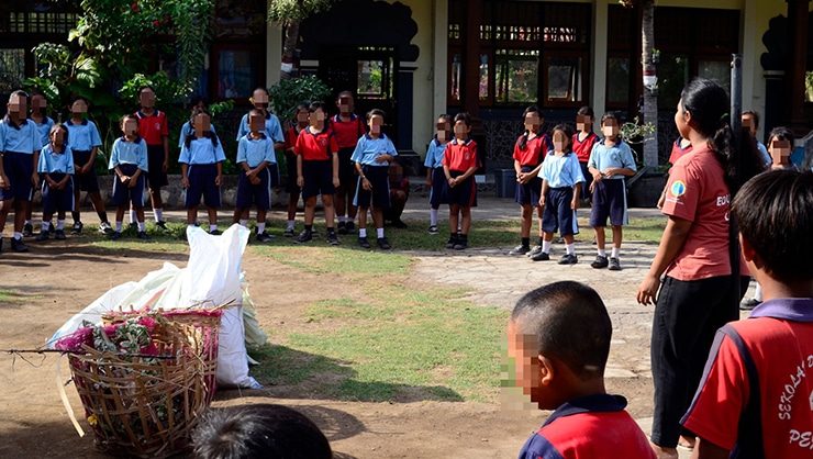 Students play a trash game to learn about sustainable waste management.